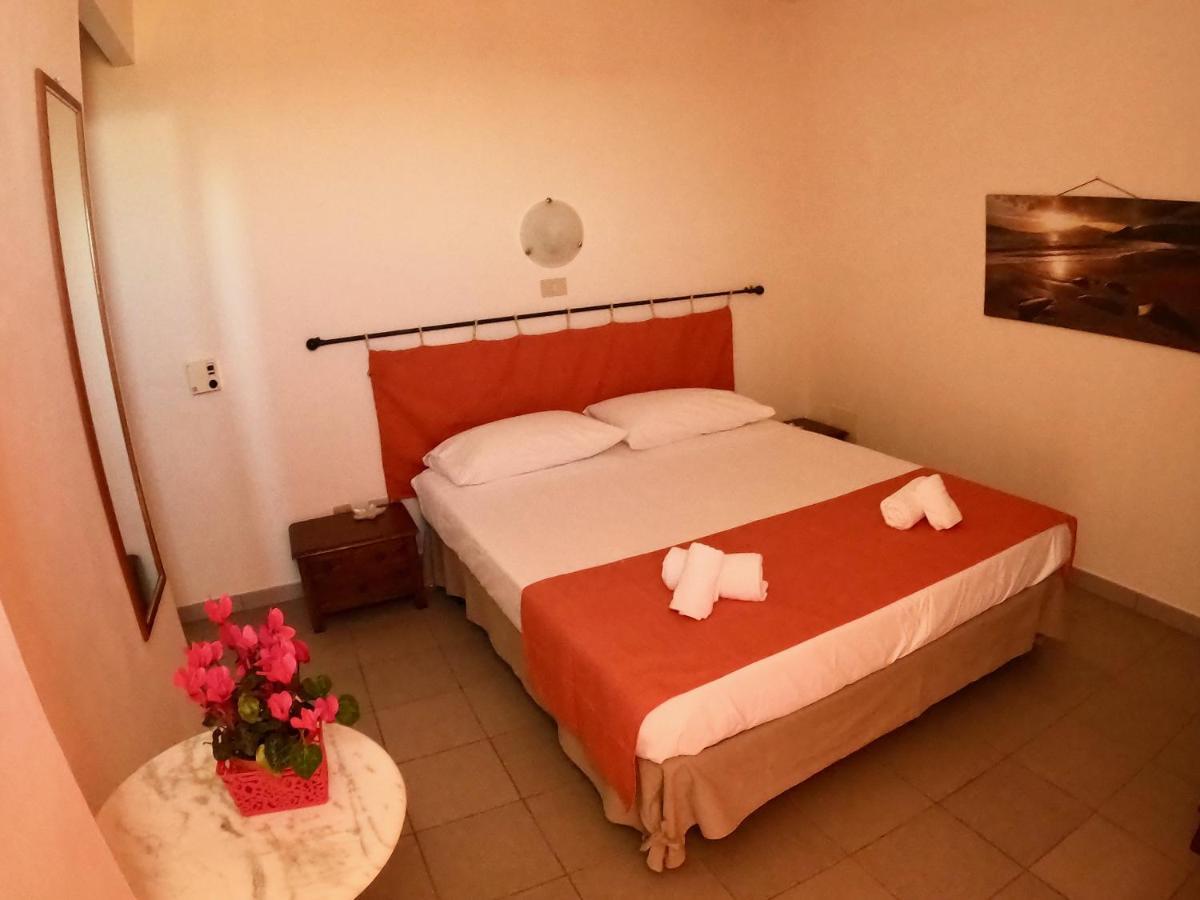Hotel La Bussola Porto Palo Exterior foto